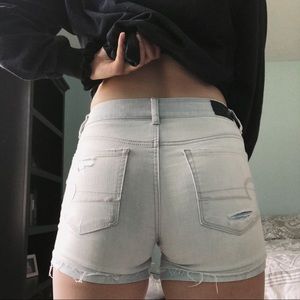 Distressed stretchy size 0 AE high-rise Jean short